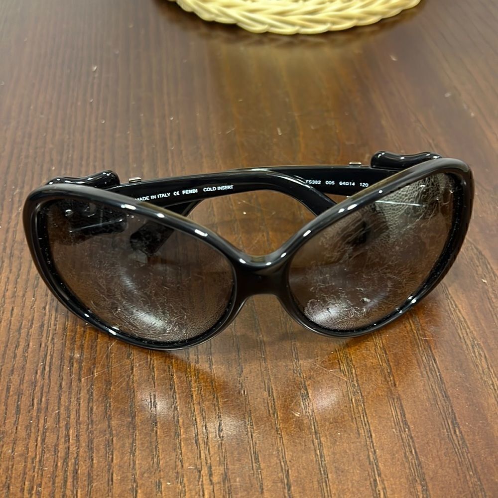 FENDI Buckle Tinted Sunglasses Guc - Picture 12 of 17